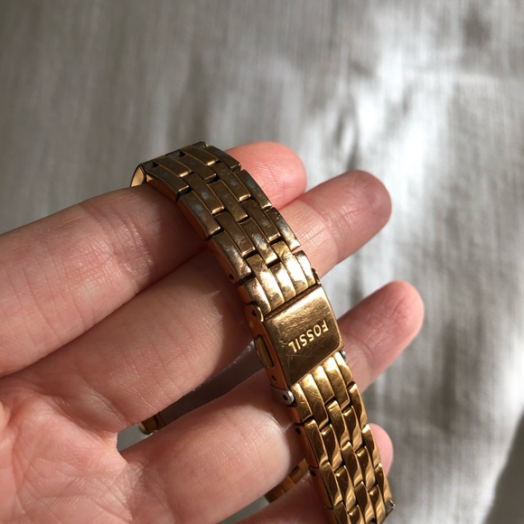 Rose Gold Fossil Watch - Picture 8 of 8